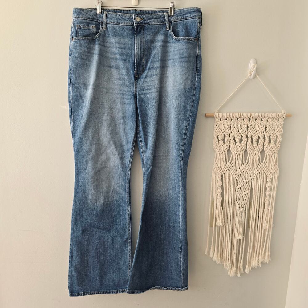 EUC Old Navy Super High Rise FLARE Jeans Secret Smooth Pockets Plus Size 18